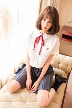 异地恋情侣把女孩抱进房间就开操