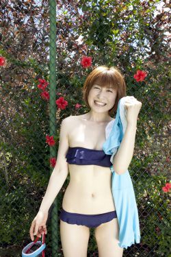 女厕尿尿