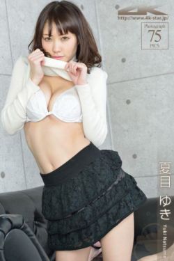 女人扒开屁股看个够